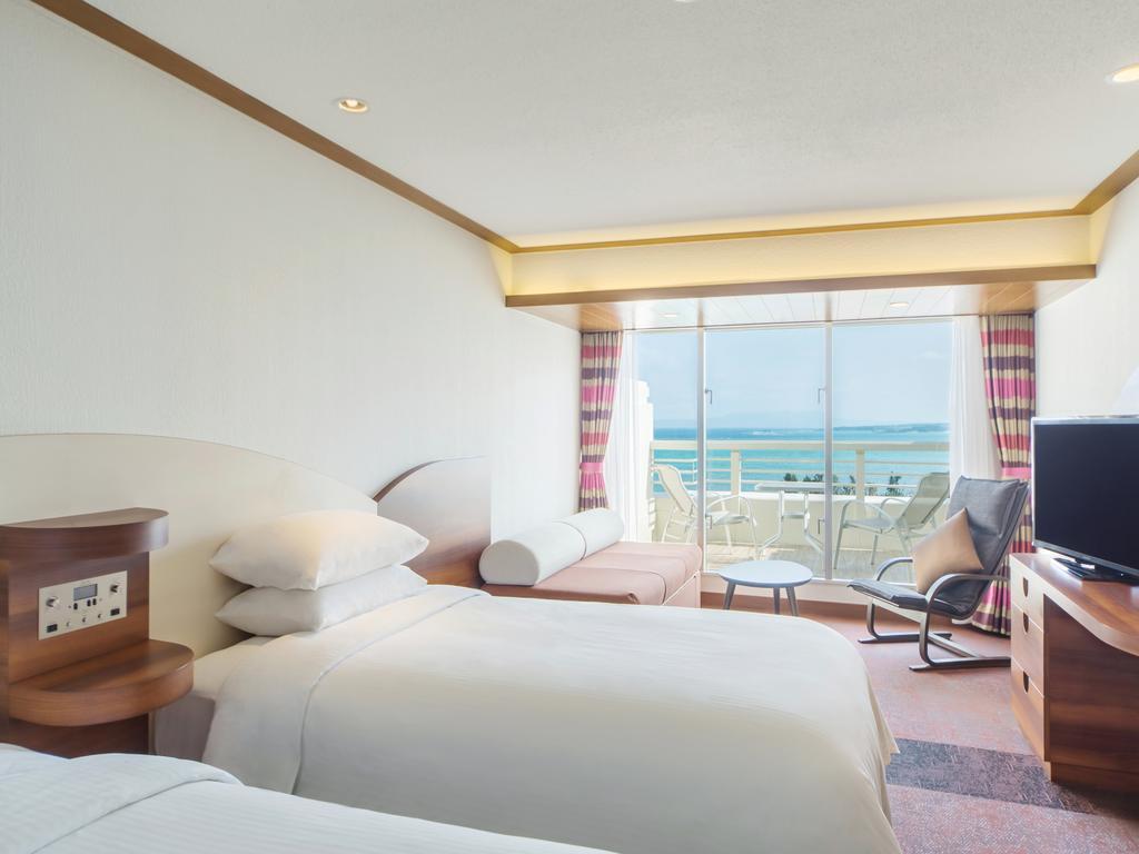 אונה Sheraton Okinawa Sunmarina Resort מראה חיצוני תמונה