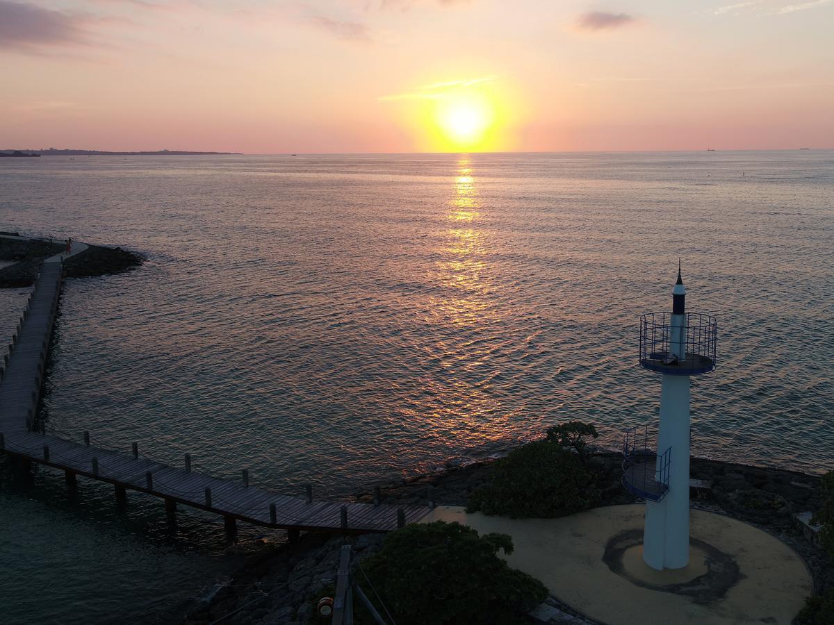 אונה Sheraton Okinawa Sunmarina Resort מראה חיצוני תמונה