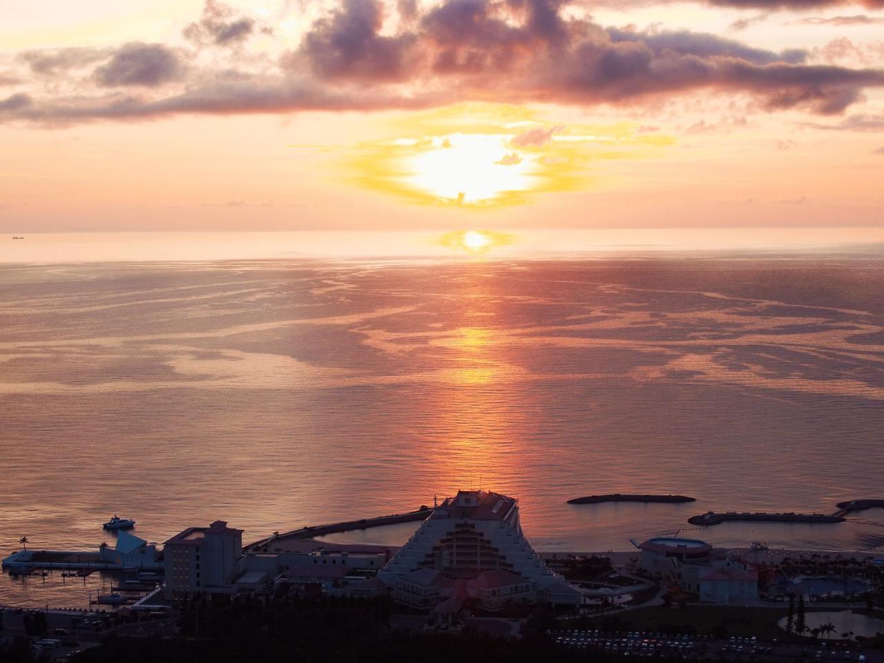 אונה Sheraton Okinawa Sunmarina Resort מראה חיצוני תמונה