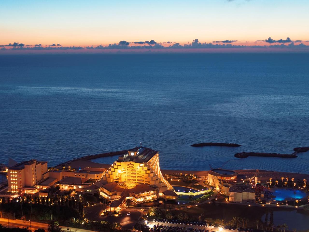 אונה Sheraton Okinawa Sunmarina Resort מראה חיצוני תמונה