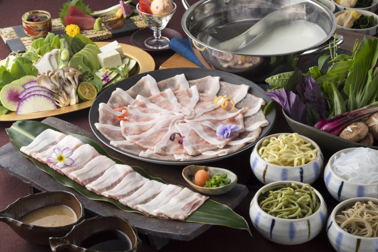 אונה Sheraton Okinawa Sunmarina Resort מראה חיצוני תמונה